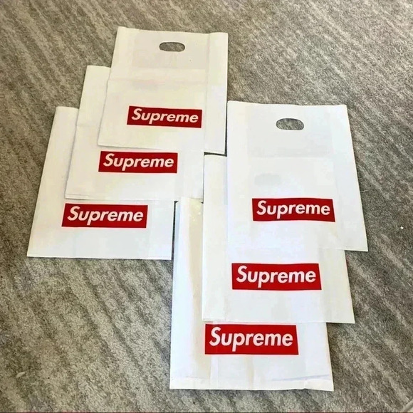 New Authentic Supreme NYC Retail Shopping - Picture 3 of 3